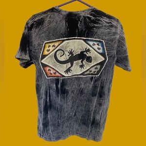 Vintage distress St. Kitts West Indies Lizard shirt.